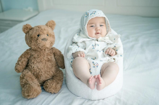 雅安宝宝吃不饱母乳的症状